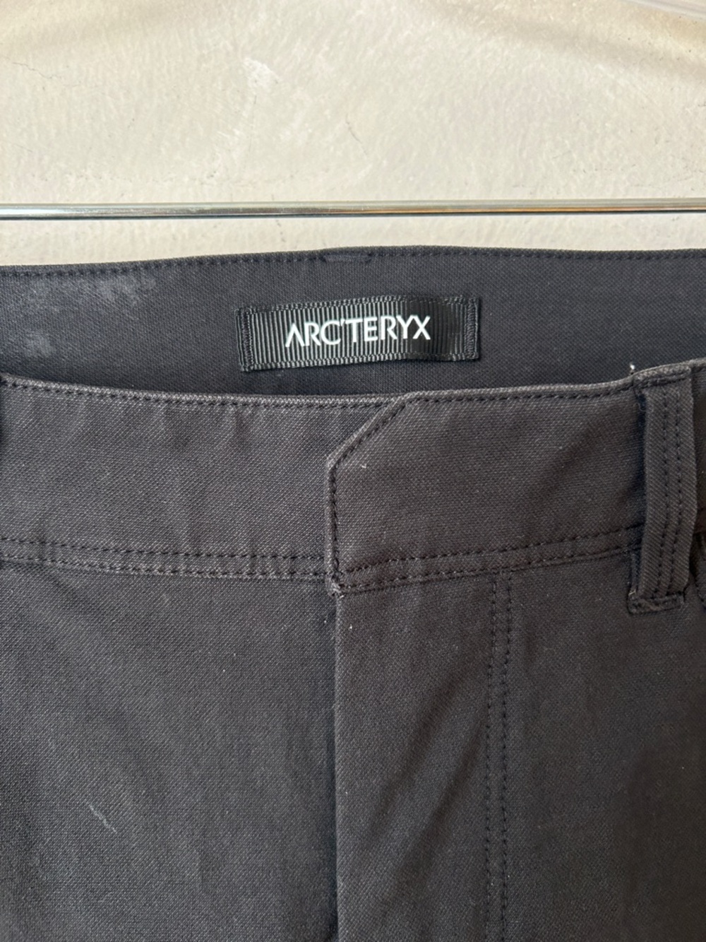 Arc’teryx Levon Casual Hiking Outdoor Pants Black Slim Straight sz 4 - Picture 3 of 9